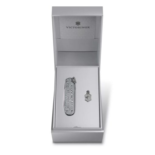 VICTORINOX Swiss Army Classic SD Brilliant Damast zsebkés