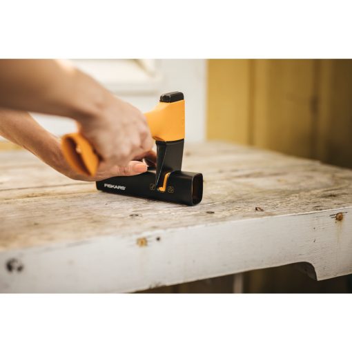 FISKARS Xsharp fejsze- és késélező