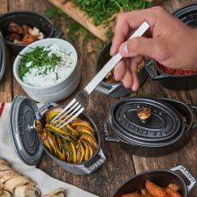 STAUB La Cocotte Mini ovális lábas (11 cm) fekete