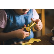 FISKARS Gyermekolló (13 cm) méhecske