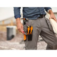 FISKARS Hardware ácskés, tokba épített élezővel