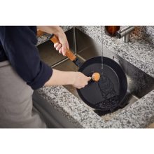 FISKARS Norden öntöttvas grillserpenyő (26 cm)