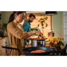 FISKARS Functional Form serpenyő (28 cm)