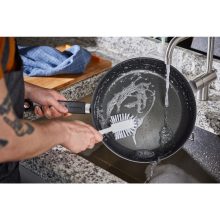 FISKARS Functional Form serpenyő (28 cm)