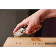 FISKARS CarbonMax visszahúzható pengekés