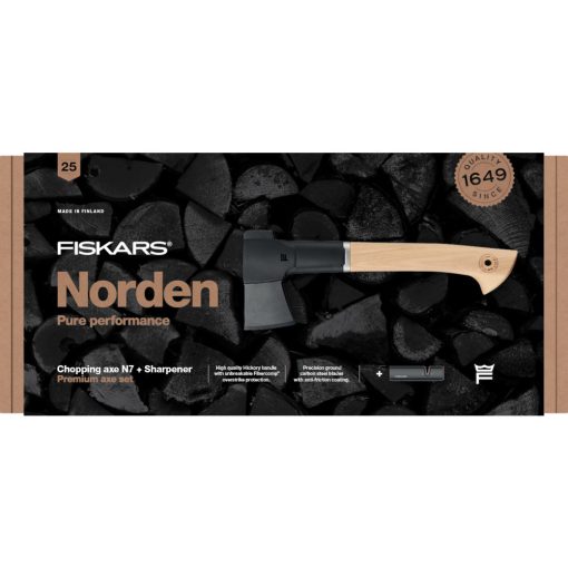 FISKARS N7 Norden kemping fejsze + élező, díszdobozban