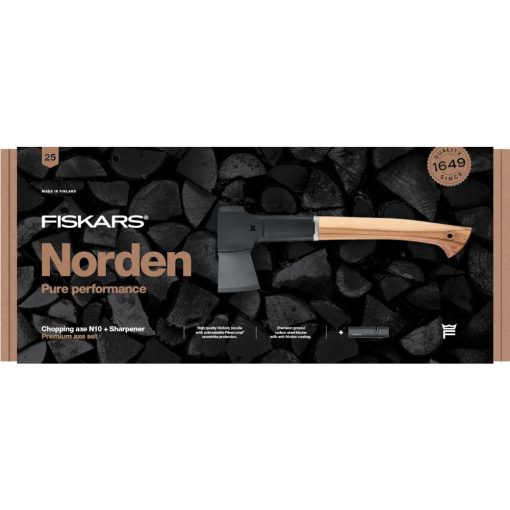 FISKARS N10 Norden ácsfejsze + élező, díszdobozban