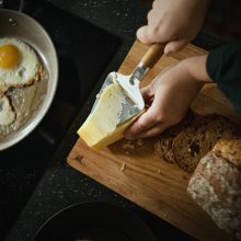 FISKARS Norden sajtvágó (kemény sajtokhoz)