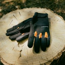 FISKARS Professzionális kerti kesztyű (10-es méret)