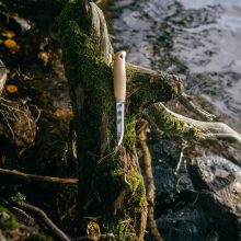 FISKARS Norden outdoor kés, bőr tokkal