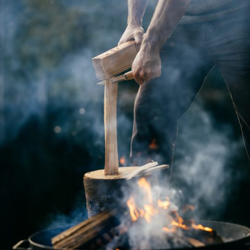 FISKARS Norden outdoor kés, bőr tokkal