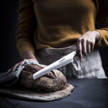 GLOBAL kenyérvágó kés 22 cm